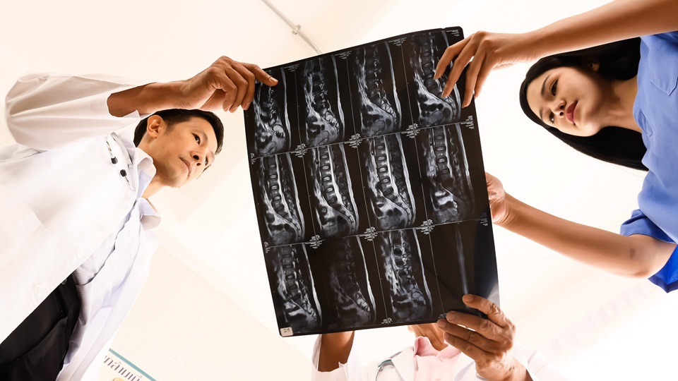 medical professionals examining x ray image in hos 2026