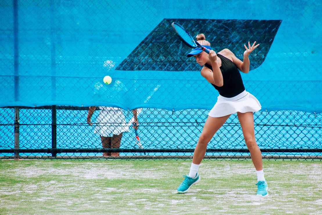 girl playing tennis