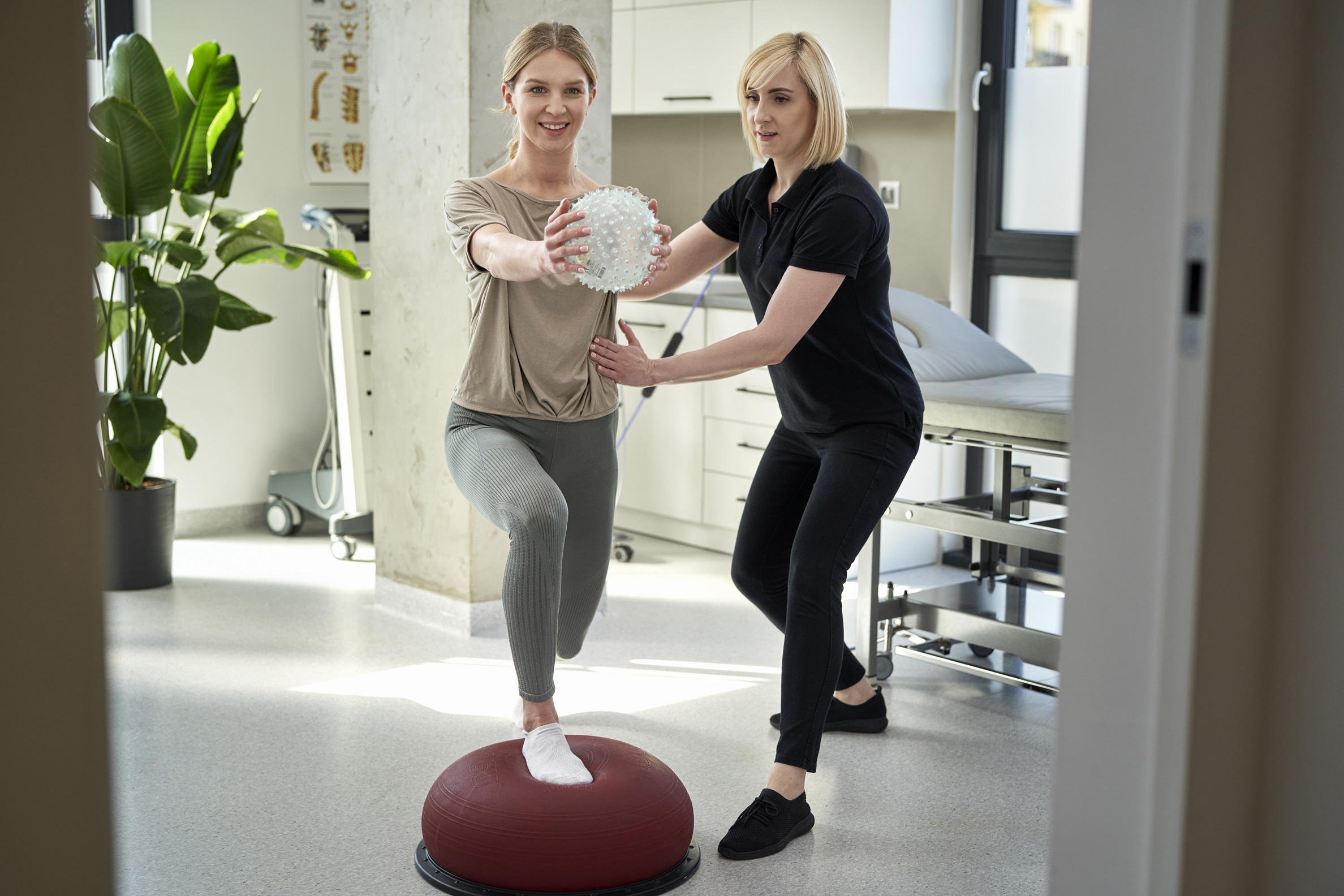 caucasian female patient has workout with her