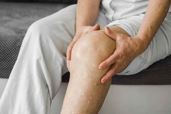 ΕΚΦΥΛΙΣΜΕΝΟΣ ΜΗΝΙΣΚΟΣ ΣΕ ΑΤΟΜΑ ΑΝΩ ΤΩΝ 50 ΕΤΩΝ
